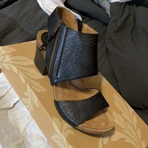 NWT ladies leather upper sandals